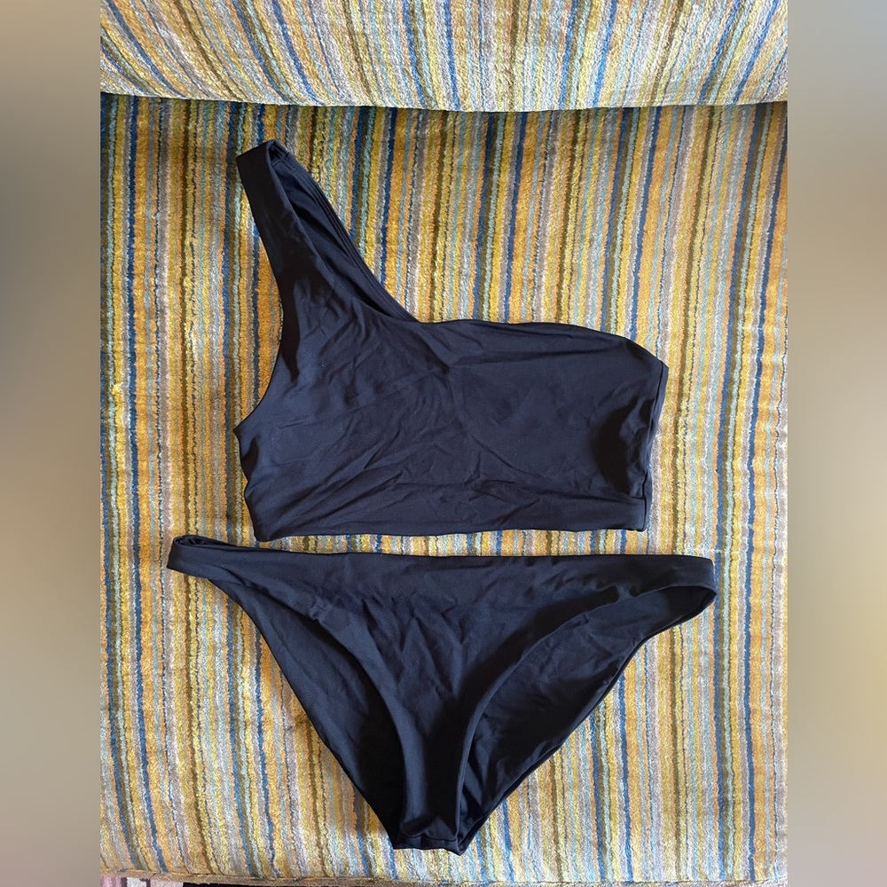 Girlfriend Collective Black One-Shoulder Bikini